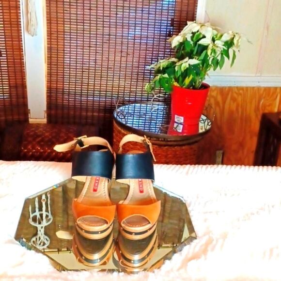 WKND Brown &Black Leather Studded Heels  38 = 7 - Picture 5 of 12